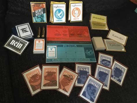 Print and Play Board Games: Secret Hitler .